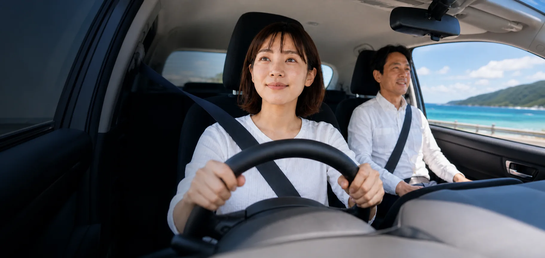 教習車で学ぶ生徒と指導員